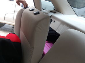 品牌汽車(chē)座套安裝圖解與汽車(chē)坐墊安裝方法揭秘